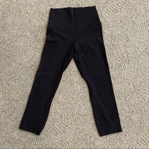 Lululemon black capri leggings